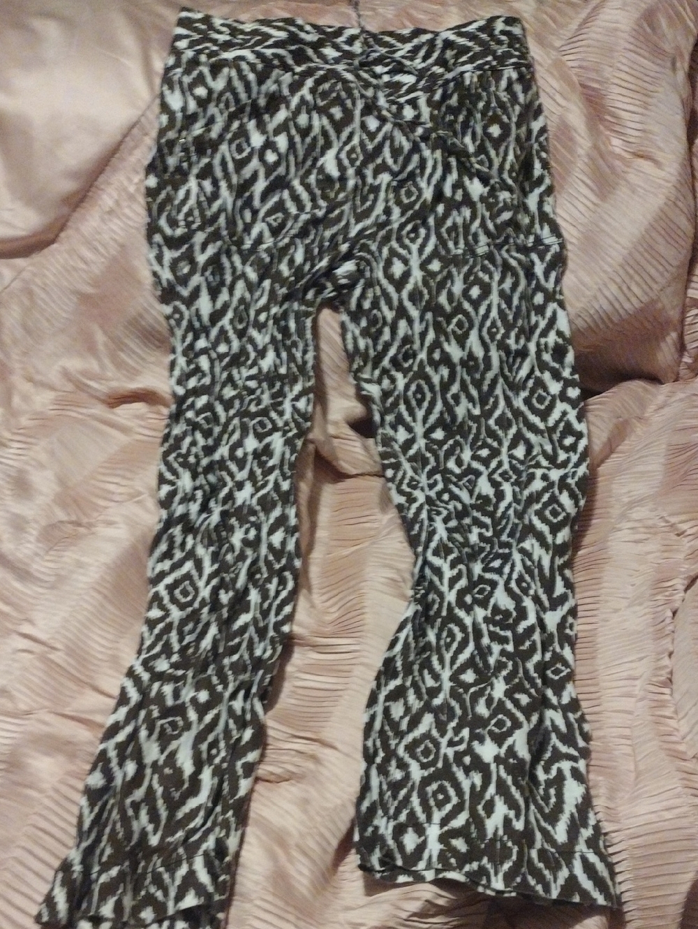 Black and White Ikat Print Soft Pants